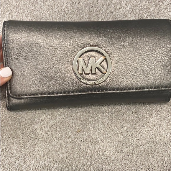 michael kors wallet - Picture 1 of 2